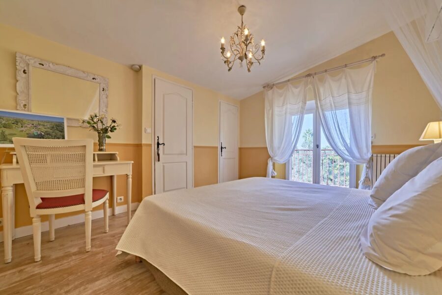 Maison à vendre à La Londe-les-Maures — Vue parc & jardin — photo 22