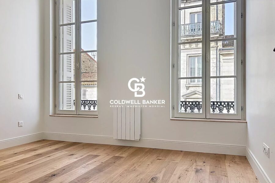 Appartement à vendre à Rochefort — Vue sur la ville — photo 1