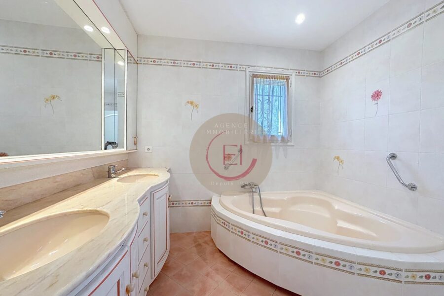 Maison à vendre à Les Adrets-de-l&rsquo;Estérel — Vue mer — photo 20