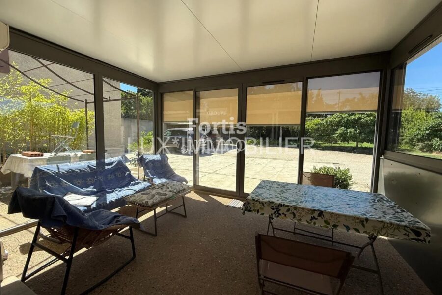 Maison à vendre à Saint-Rémy-de-Provence — Vue parc & jardin — photo 6
