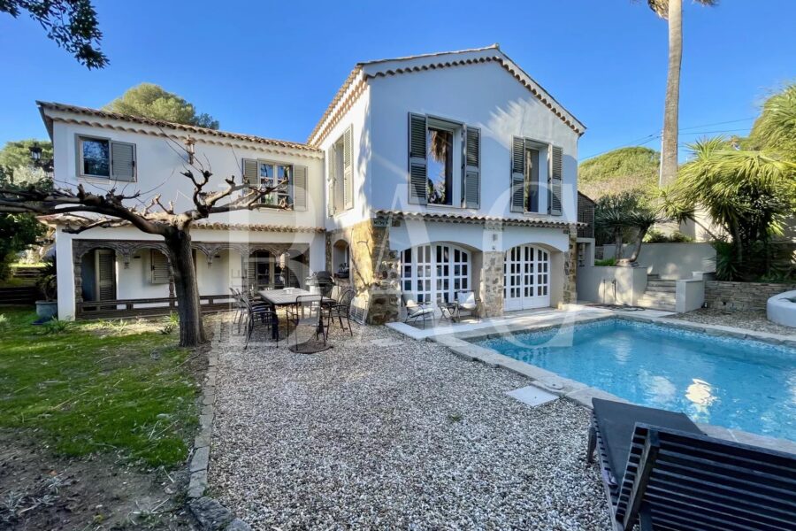 Maison à vendre à Sainte-Maxime — Vue parc & jardin — photo 6