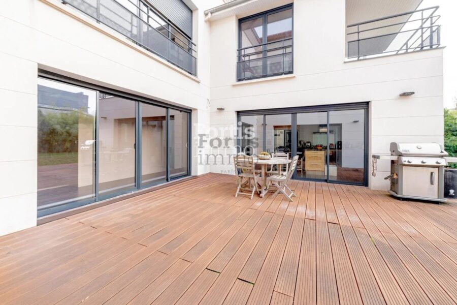 Maison à vendre à Bois-Colombes — Vue parc & jardin — photo 2