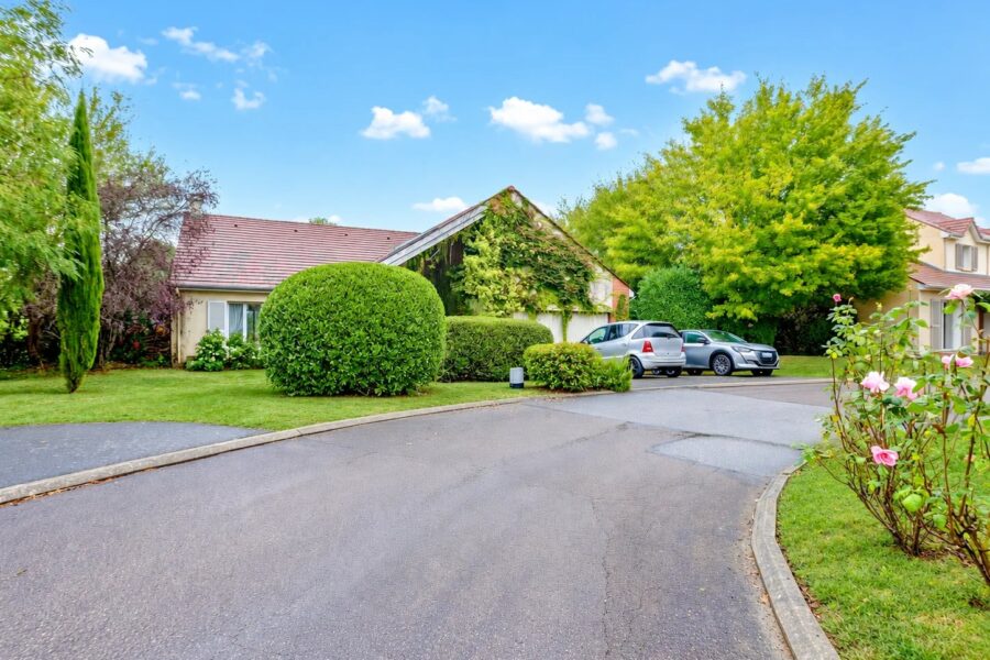 Maison à vendre à Louveciennes — Vue parc & jardin — photo 2