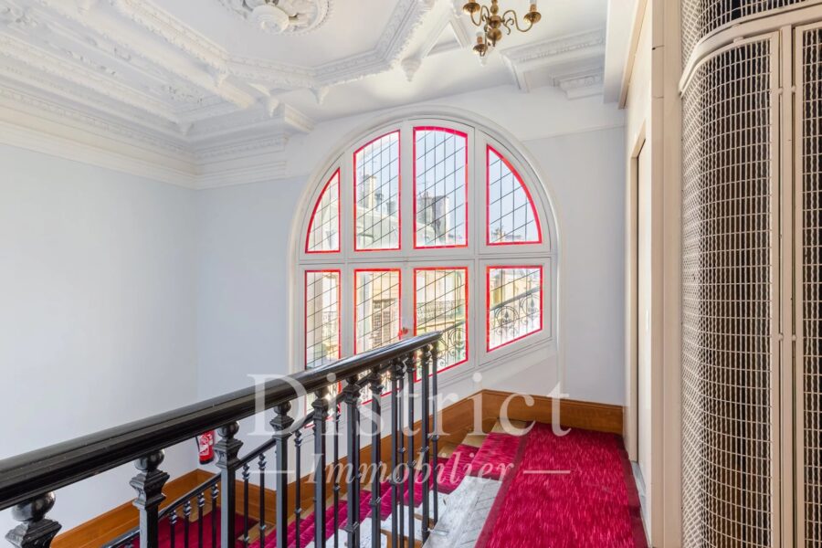 Appartement à louer à Paris 8e arrondissement — Vue sur la ville — photo 11