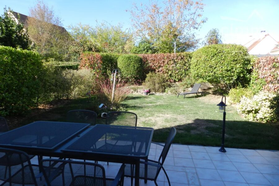 Maison à vendre à Nozay — Vue parc & jardin — photo 1