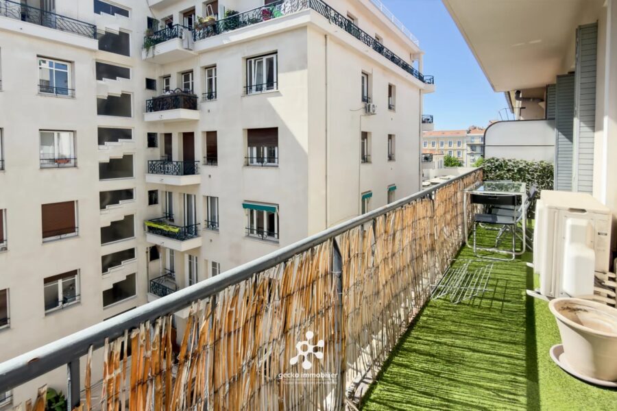 Appartement à vendre à Nice — Vue sur la ville — photo 1