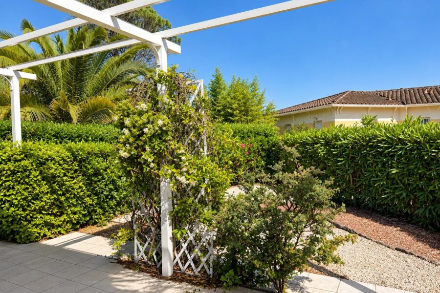 Appartement à vendre à Saint-Raphaël — Vue parc & jardin — photo 3