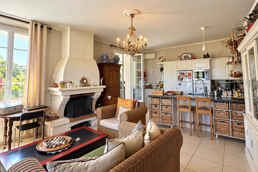 Maison à vendre à Saint-Raphaël — Vue parc & jardin — photo 4