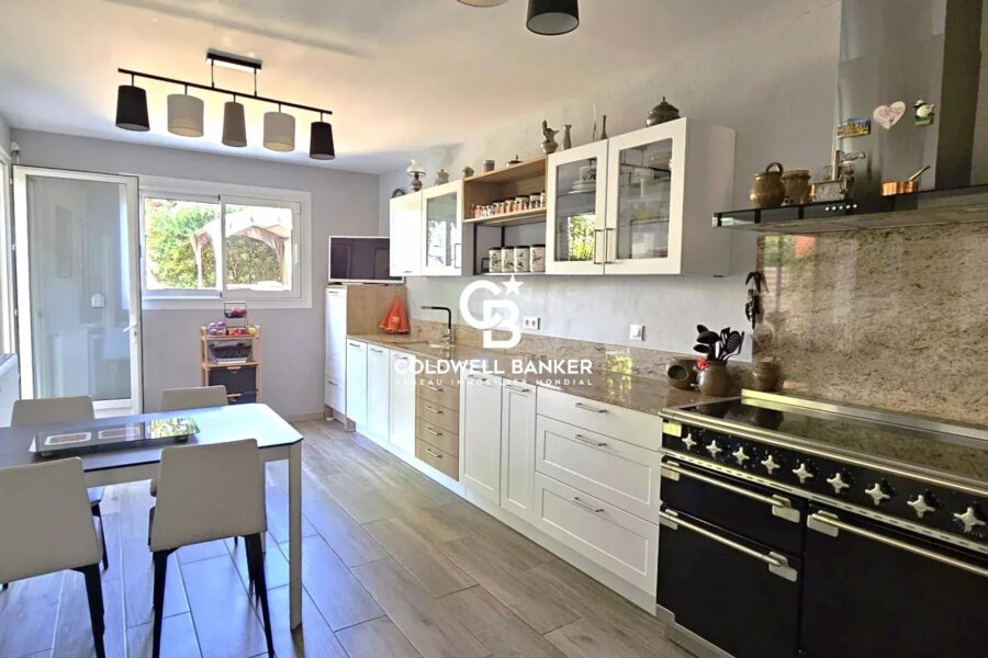Maison à vendre à Saintes — Vue parc & jardin — photo 4