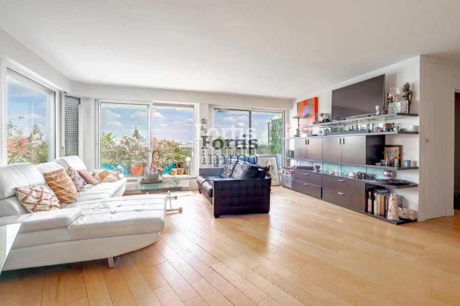Appartement à vendre à Paris 14e arrondissement — Vue sur la ville — photo 2