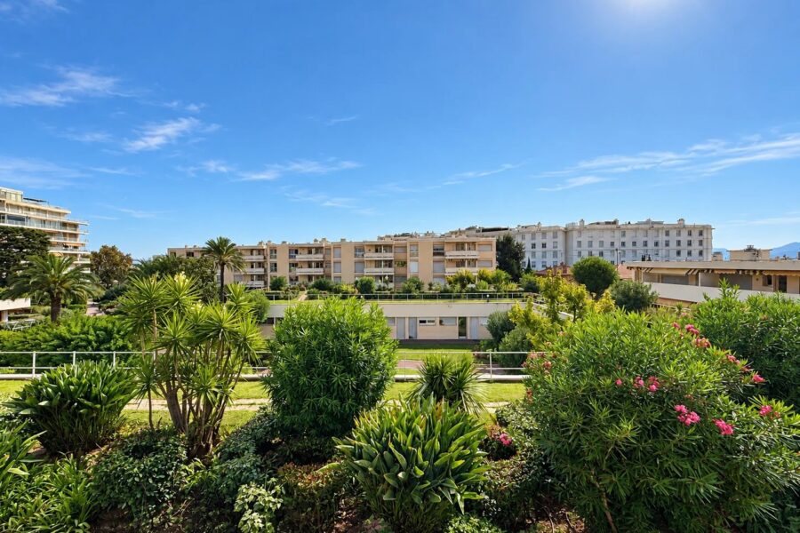 Appartement à vendre à Cannes — Vue parc & jardin — photo 1