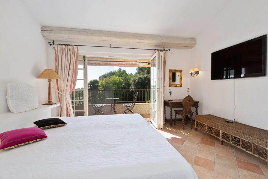 Maison à vendre à La Colle-sur-Loup — Vue montagne — photo 1