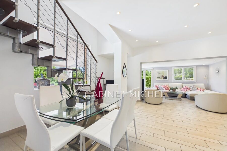 Maison à vendre à Roquefort-les-Pins — Vue dégagée — photo 7