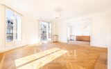 Appartement à louer à Paris 8e arrondissement — Vue sur la ville — photo 2