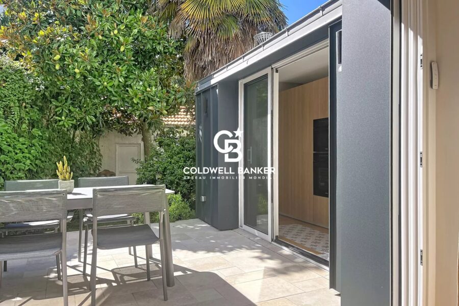 Maison à vendre à La Rochelle — Vue parc & jardin — photo 1