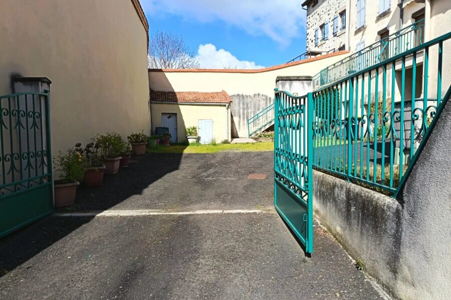 Maison à vendre à Le Broc — Vue parc & jardin — photo 11