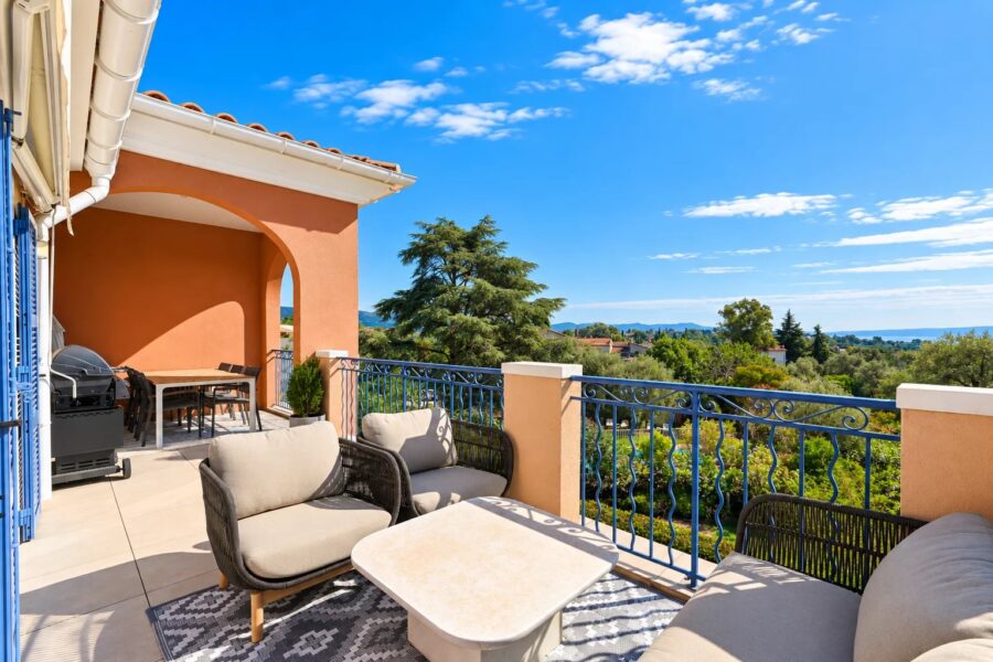 Appartement à vendre à Roquefort-les-Pins — Vue mer — photo 2