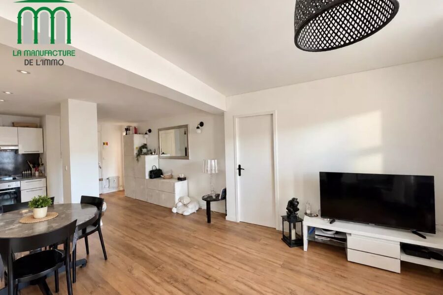 Appartement à vendre à Saint-Étienne — Vue sur la ville — photo 2