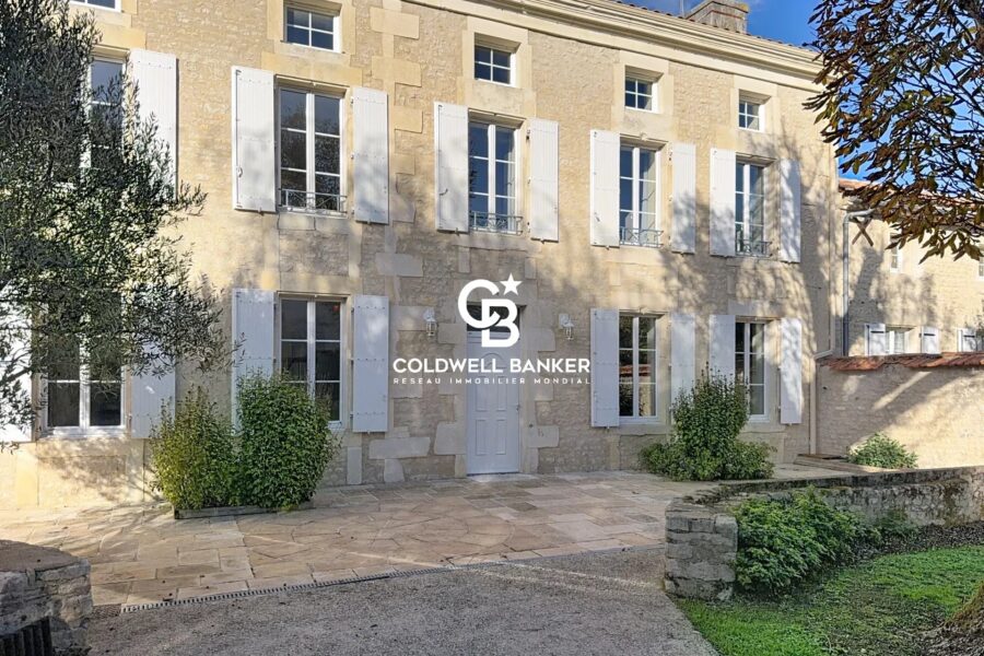 Maison à vendre à Saint-Martin-de-Juillers — Vue parc & jardin — photo 6