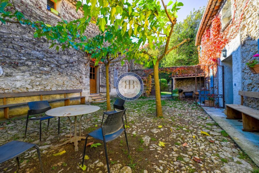 Maison à vendre à Le Broc — Vue montagne — photo 10