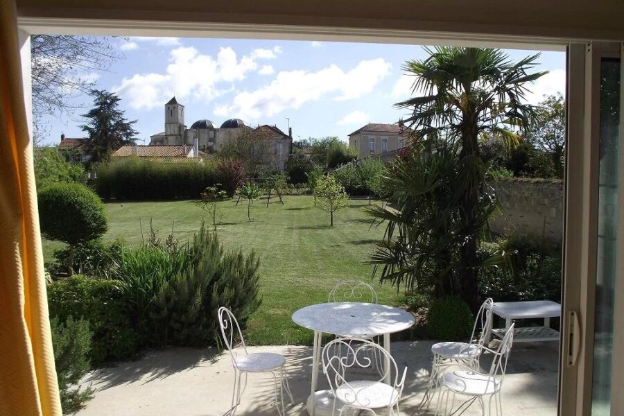 Maison à vendre à Saint-romain-de-benet — Vue parc & jardin — photo 16