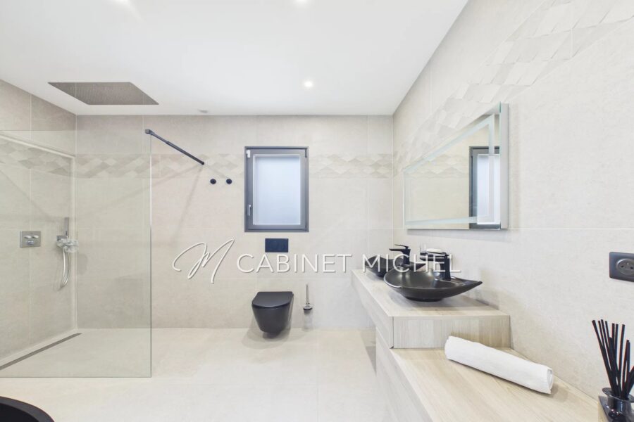 Maison à vendre à Roquefort-les-Pins — Vue montagne — photo 19