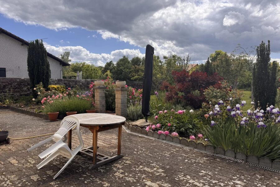 Maison à vendre à Le Breuil-sur-Couze — Vue parc & jardin — photo 3