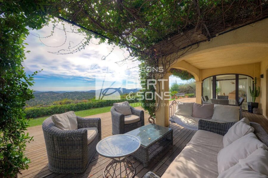 Maison à vendre à Le Tignet — Vue mer — photo 1
