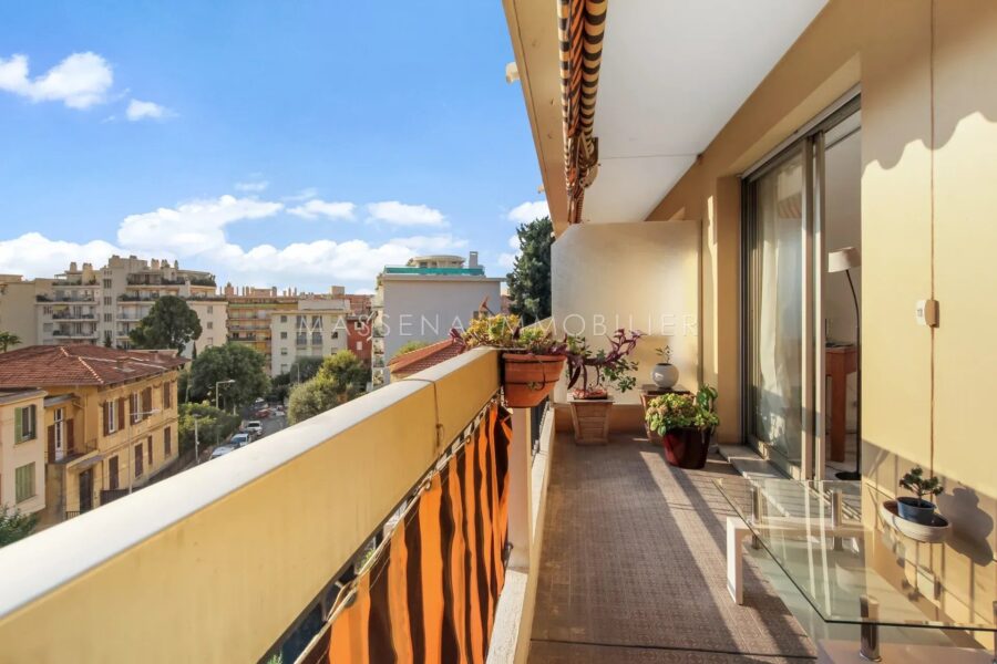 Appartement à vendre à Nice — Vue sur la ville — photo 1