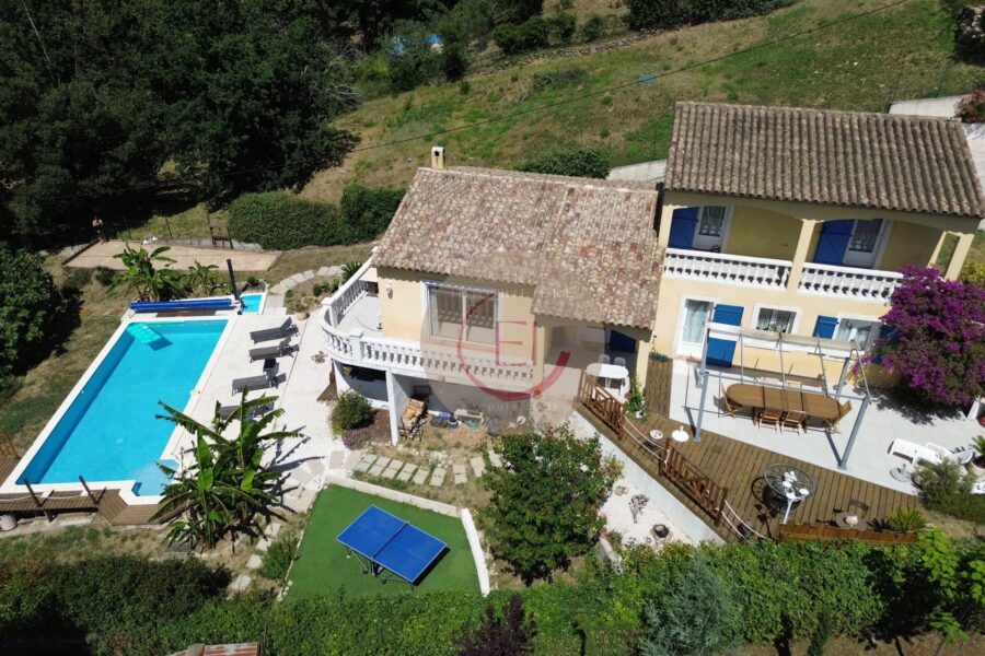 Maison à vendre à Les Adrets-de-l&rsquo;Estérel — Vue montagne — photo 2