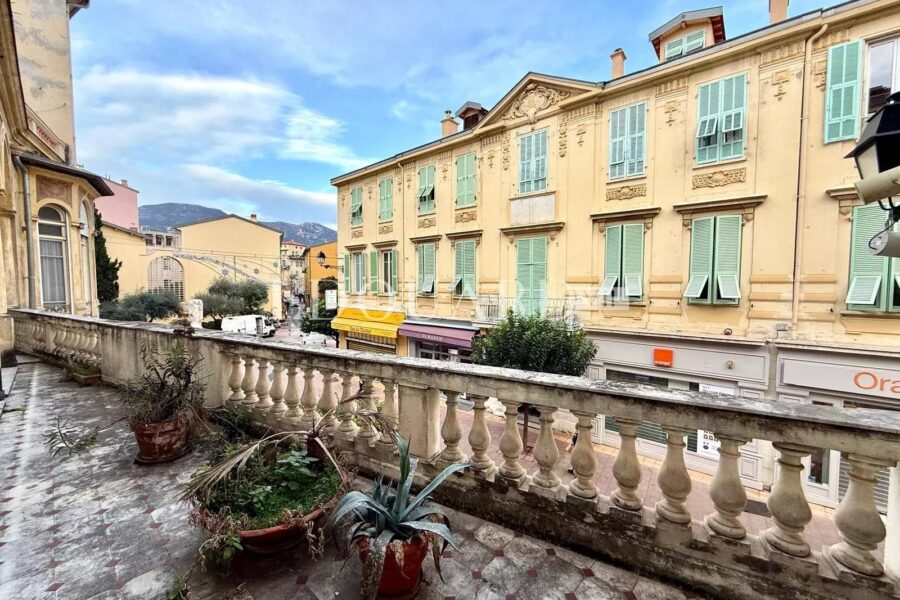 Appartement à vendre à Menton — Vue sur la ville — photo 1