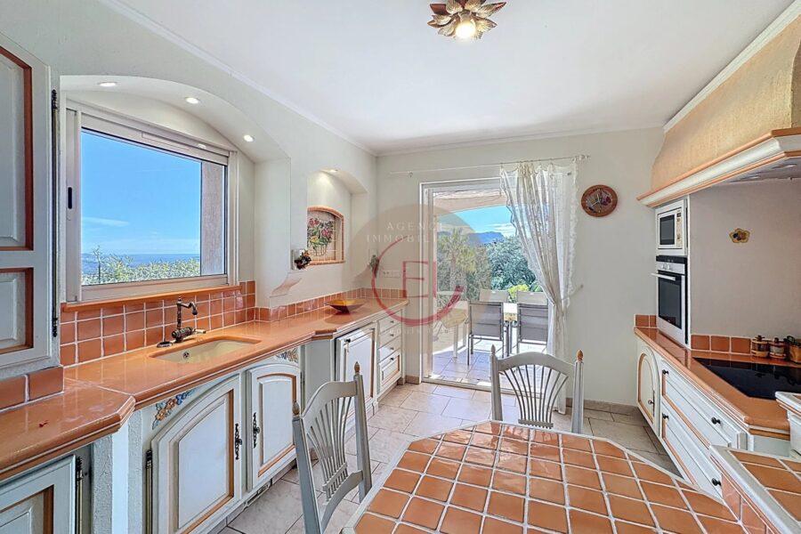 Maison à vendre à Les Adrets-de-l&rsquo;Estérel — Vue mer — photo 9