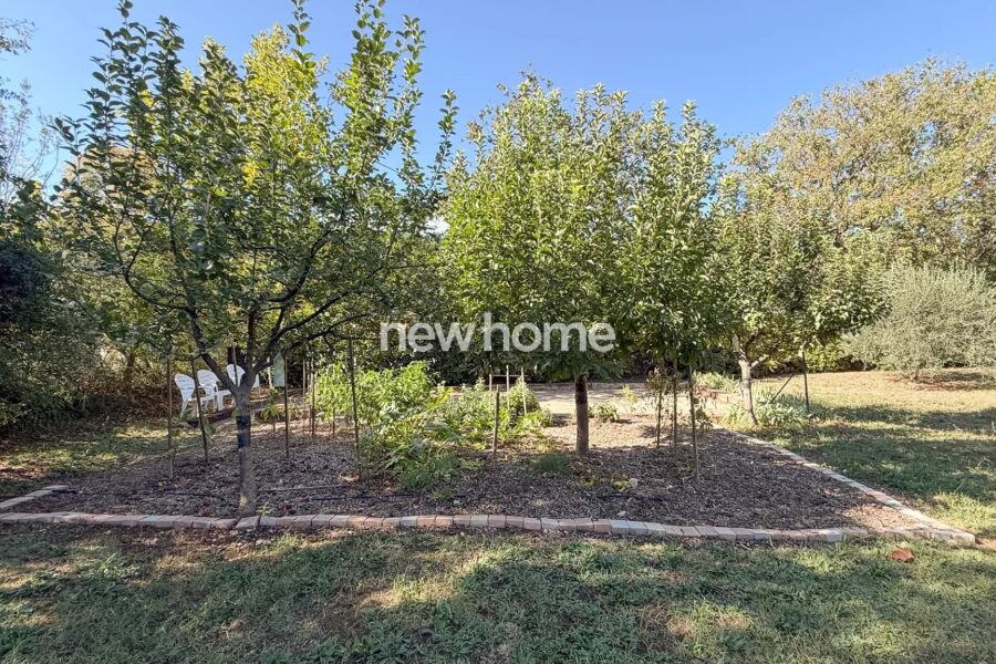 Maison à vendre à Entrecasteaux — Vue parc & jardin — photo 33