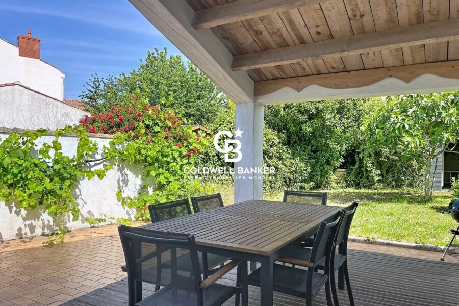 Maison à vendre à Lagord — Vue parc & jardin — photo 1