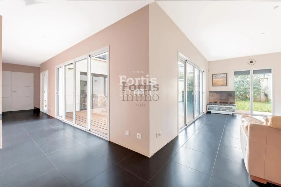 Maison à vendre à Bois-Colombes — Vue parc & jardin — photo 12