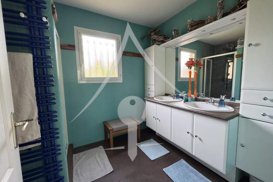 Maison à vendre à Saint-Hilaire — Vue parc & jardin — photo 13