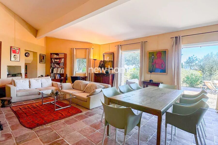 Maison à vendre à Saint-Paul-en-Forêt — Vue montagne — photo 3