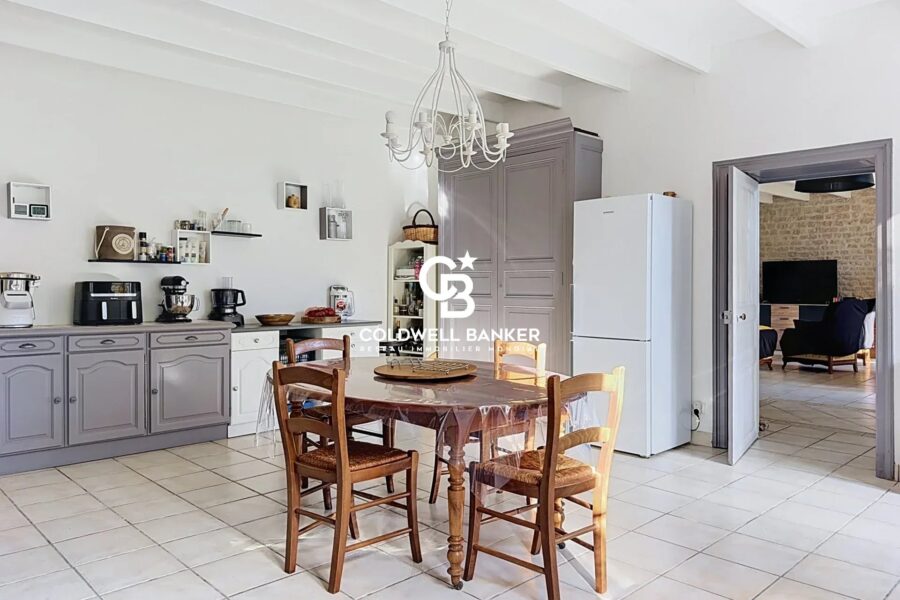 Maison à vendre à Saint-Martin-de-Juillers — Vue parc & jardin — photo 10