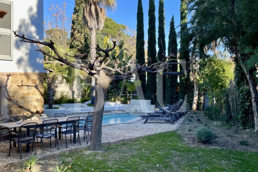 Maison à vendre à Sainte-Maxime — Vue parc & jardin — photo 12