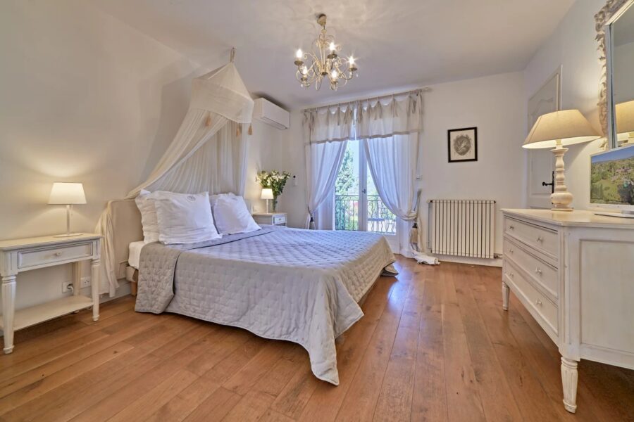 Maison à vendre à La Londe-les-Maures — Vue parc & jardin — photo 4