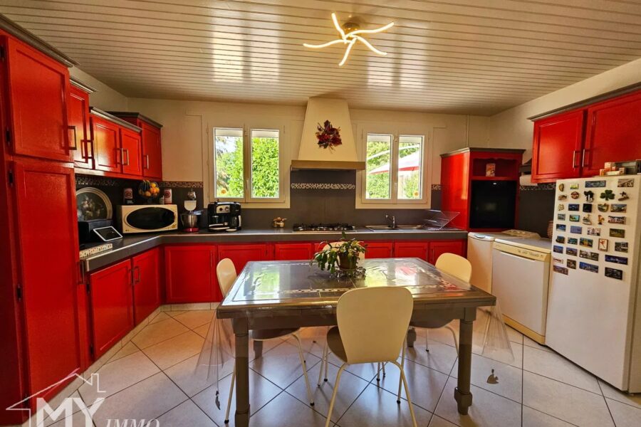 Maison à vendre à La Roquille — Vue parc & jardin — photo 5