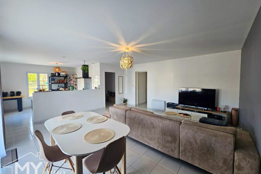 Maison à vendre à Saint-Méard-de-Gurçon — Vue sur la ville — photo 5