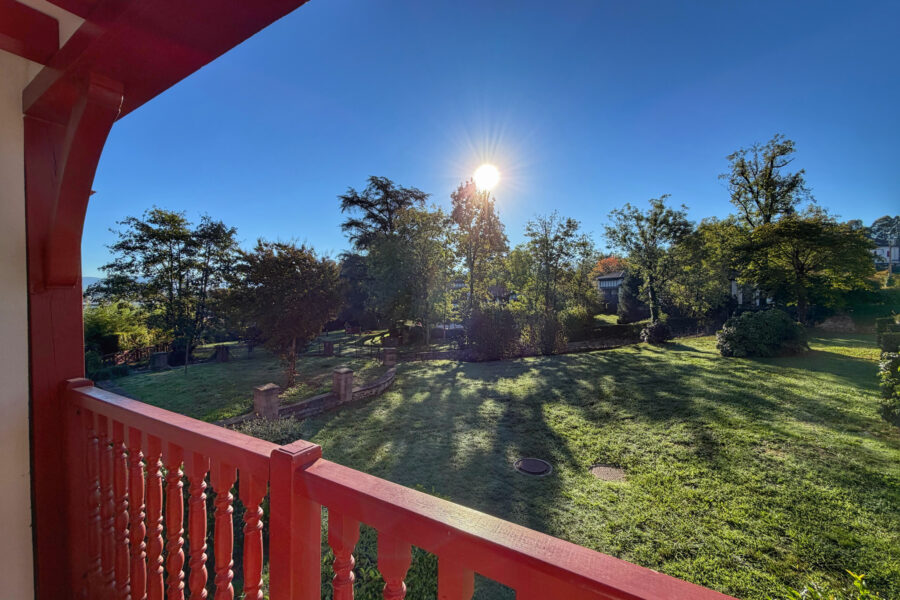 Appartement à vendre à Saint-Jean-Pied-de-Port — Vue parc & jardin — photo 1