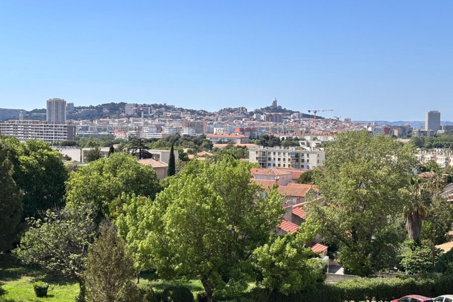 Appartement à vendre à Marseille 10e arrondissement — Vue sur la ville — photo 1