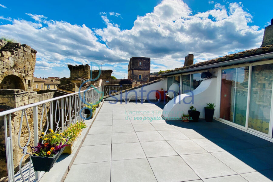 Maison à vendre à Remoulins — Vue sur la ville — photo 1