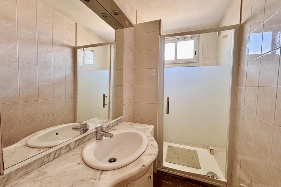 Appartement à vendre à Marseille 10e arrondissement — Vue sur la ville — photo 4