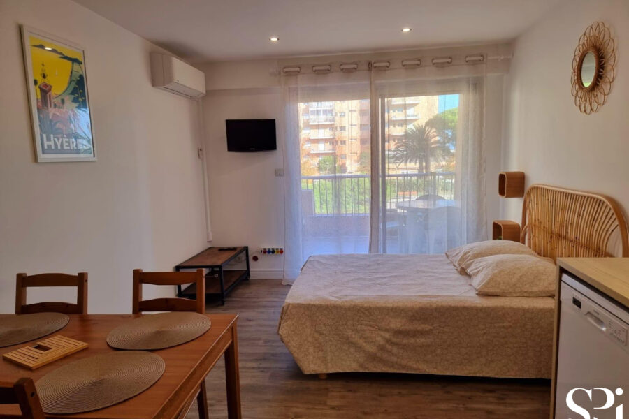 Appartement à louer à Hyères — Vue marina & port — photo 12