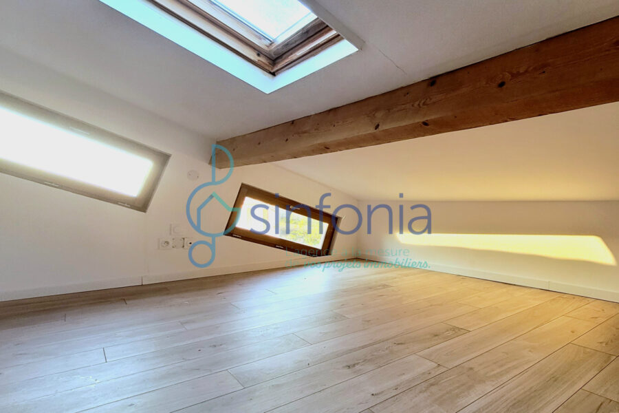 Appartement à vendre à Saint-Quentin-la-Poterie — Vue sur la ville — photo 8