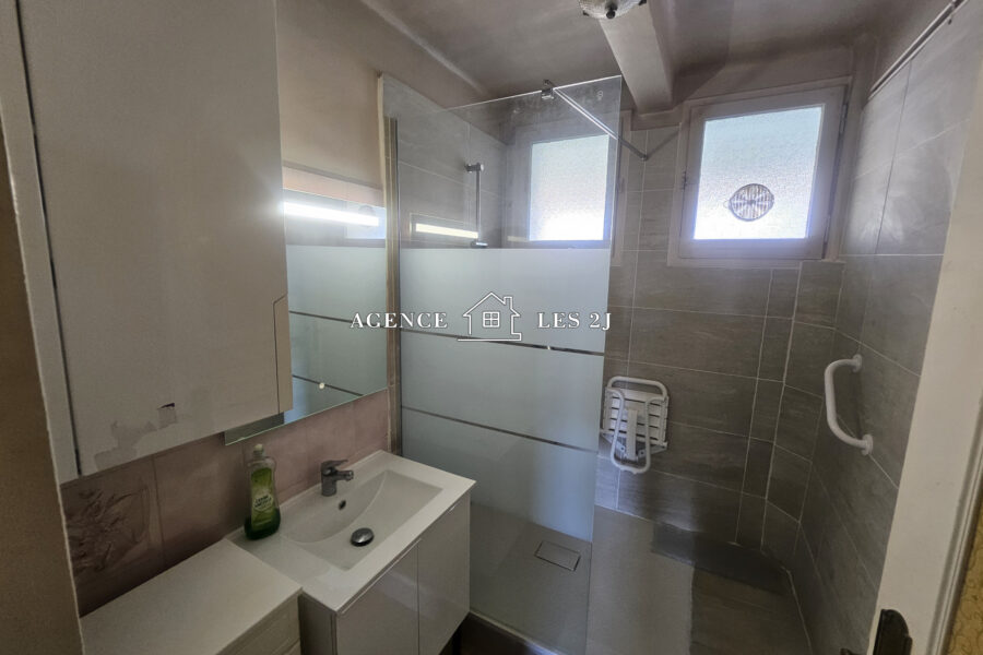 Appartement à vendre à Marseille 4e arrondissement — Vue sur la ville — photo 10