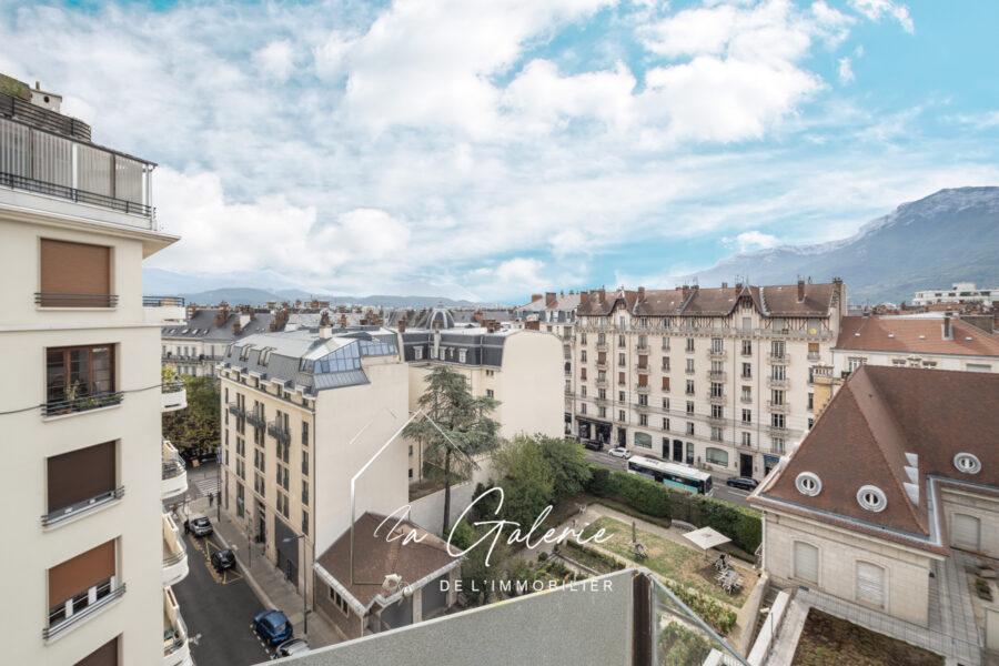 Appartement à vendre à Grenoble — Vue sur la ville — photo 1